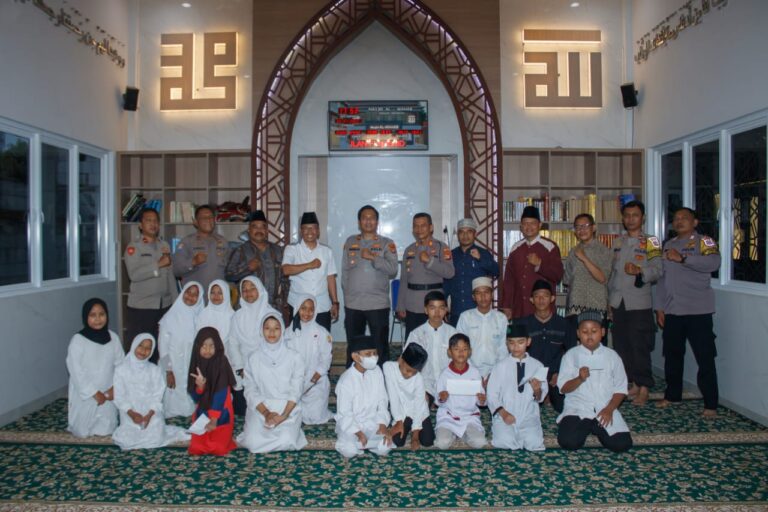 Motivasi Kapolsek Pondokgede kepada Anak-Anak Binaan Yayasan Rindang Indonesia