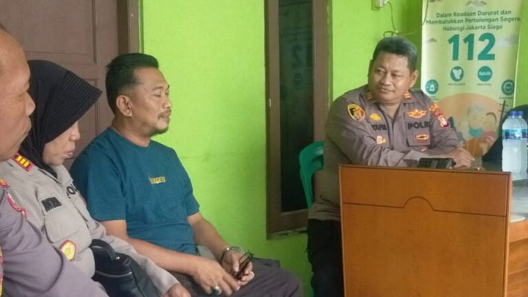 Polsek Kalideres Melaksanakan Kegiatan Sambang RW Bersama Warga Tegal Alur, Jakbar