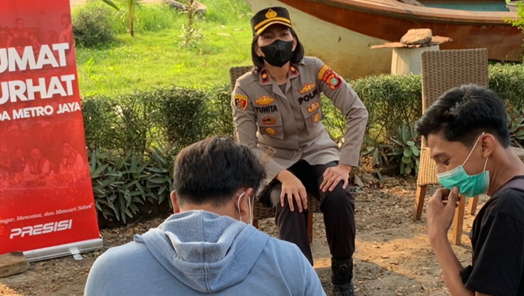 Polres Pelabuhan Tanjung Priok Gelar Jumat Curhat Bersama Para Supir Trailer PT TEMAS di Kalijapat