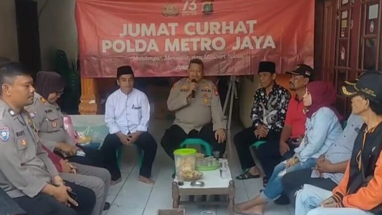 Polsek Kalideres Gelar Kegiatan Jumat Curhat di Kantor Sekretariat RW 05 Pegadungan