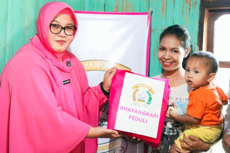 Kapolres Ngada dan Ketua Bhayangkari Cabang Ngada Peduli Stunting