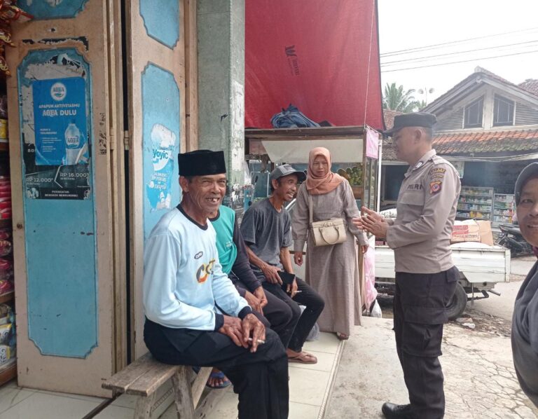 Kanit Binmas Polsek Maja Sambangi Warga Imbau Tak Percaya Berita Hoax