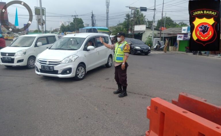 Polsek Karawang Kota Layani Pengguna Jalan Dengan Sepenuh Hati