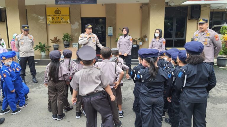 Kapolsek Terima Kunjungan TK Bhayangkari Aspol ke Polsek Kalideres Metro Jakarta Barat