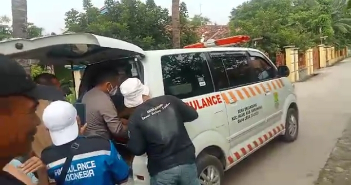 Aksi Heroik…Polisi Klari Bantu  ODGJ yang Roboh Rumahnya Hingga di Bawa Ke Rumah Sakit Jiwa