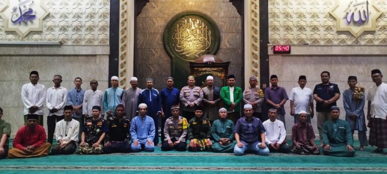 Curhat Subuh, Kapolsek Kalideres Imbau Jaga Kamtibmas Jelang Pemilu 2024 di Masjid Baiturrahman