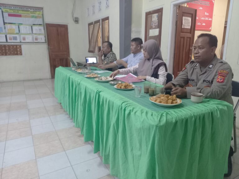 Mewakili Kapolsek Sukahaji, Kanit Samapta Menghadiri Pembekalan/Bimbingan Teknis Panitia Pilkades Palabuan