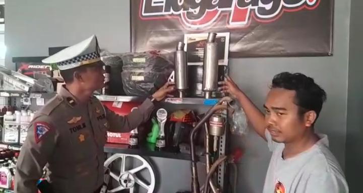 Imbau Tak Jual Knalpot Brong, Polisi Satlantas Majalengka Kunjungi Toko Aksesoris Kendaraan