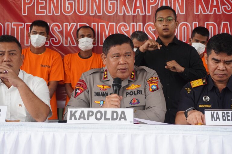 KAPOLDA KEPRI PIMPIN KONFERENSI PERS UNGKAP KASUS PENAMBANGAN TIMAH ILLEGAL