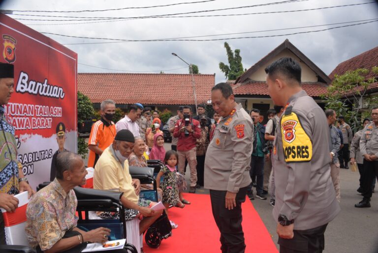 Kapolda Jabar Ajak Personel Polres Cirebon Kota Menjadi Polisi Penolong