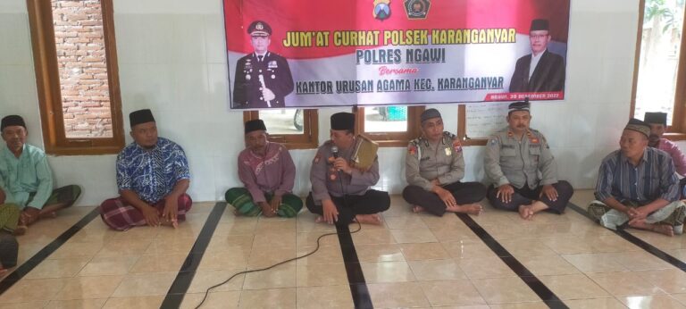 Dengan ‘Jum’at Curhat ‘ Kapolsek Karanganyar Tampung Aspirasi di Masjid Nurul Huda