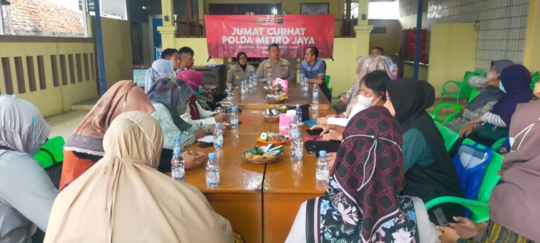 Kapolsek Kalideres Sambangi Asrama Polri RW 02 Dalam Rangka Jumat Curhat Polda Metro Jaya