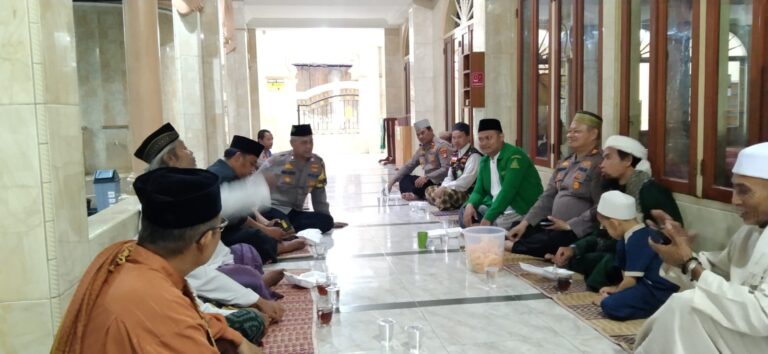 Suling Dakmas, Kapolsek Kalideres Bersama Piket Fungsi Kunjungi Masjid Jami Nurul Iman