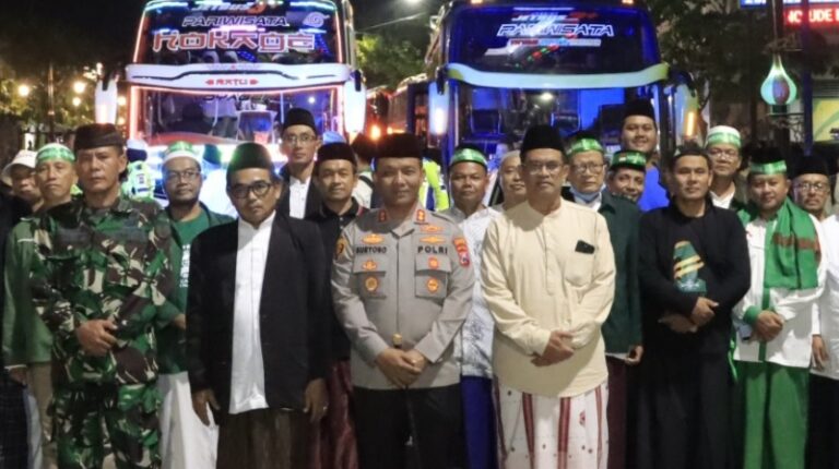 Polres Madiun Kota Kawal Keberangkatan Perayaan 1 Abad NU di Sidoarjo