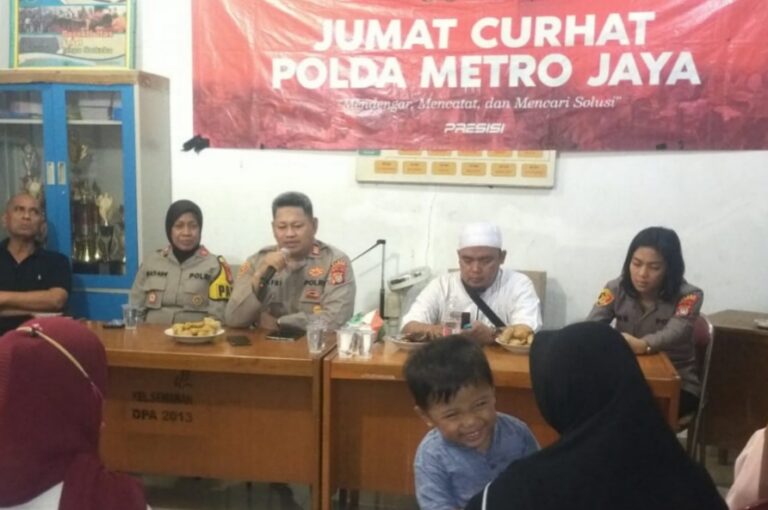 Polsek Kalideres Gelar Jumat Curhat Polda Metro Jaya di RW 02 Semanan