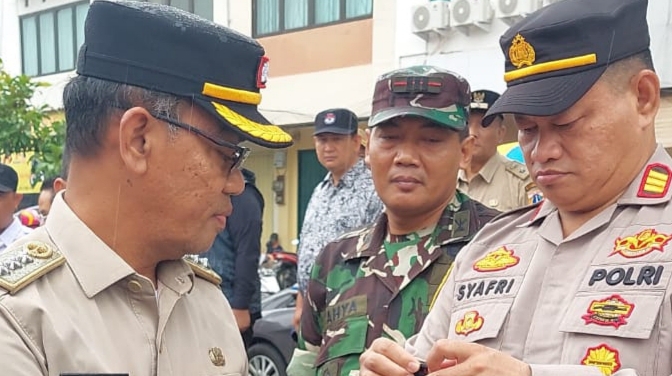 Kapolsek Dampingi Camat Kalideres Pimpin Pelantikan dan Apel Siaga Petugas Pantarlih