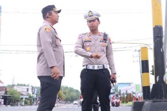 Beri Semangat Anggota, Kapolres Ngawi Turut Serta Lakukan Pengamanan Pagi
