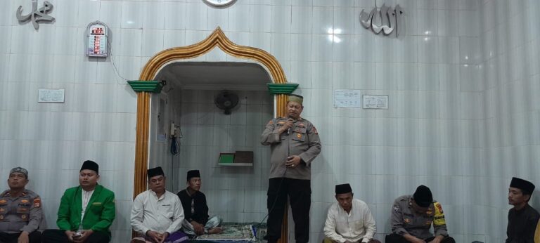 Kapolsek Kalideres Himbau Kamtibmas di Musholla Nurul Huda