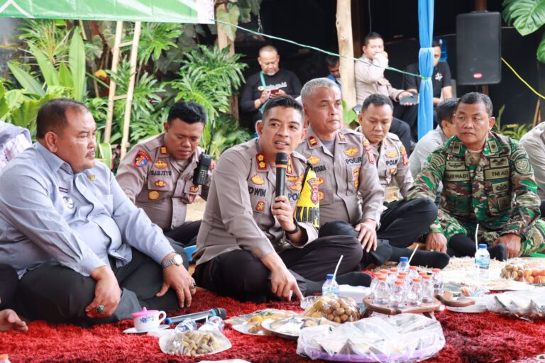 Serap Aspirasi Masyarakat, Kapolres Majalengka Kembali Gelar Jumat Curhat di Desa Banjaran