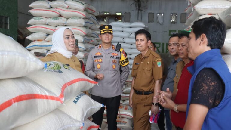 Kapolres Bersama Pemerintah Lakukan Sidak di Pasar Johar Karawang