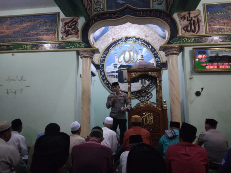 Polsek Kalideres Laksanakan Sholat Tarawih Keliling di Masjid Jami AL Amin