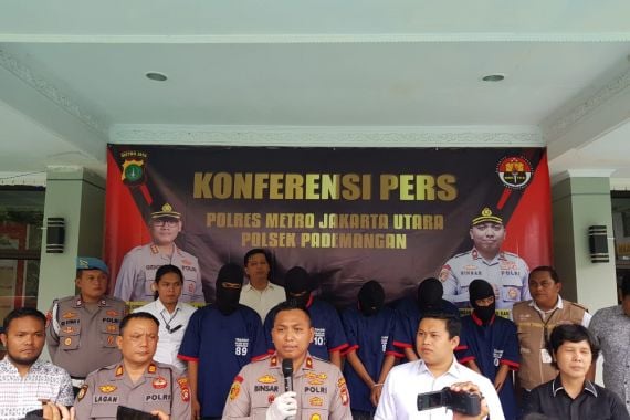 Polisi RW Pademangan Jakut, Gerebek Pabrik Miras Rumahan