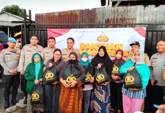 Bantuan kemanusiaan Polri untuk Masyarakat indonesia, Polres Metro Jakarta Barat Salurkan 1000 Paket 