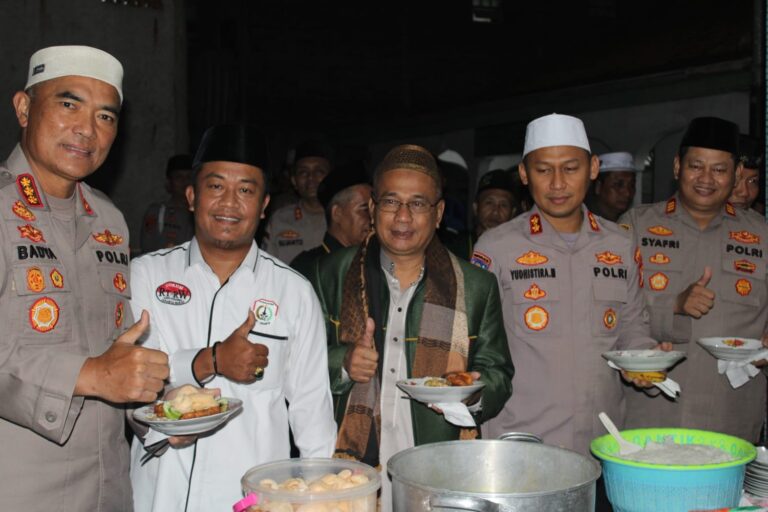 Dirbinmas Polda Metro Jaya Sahur dan Subuh Keliling di Mushola Al Hikmah, Kalideres