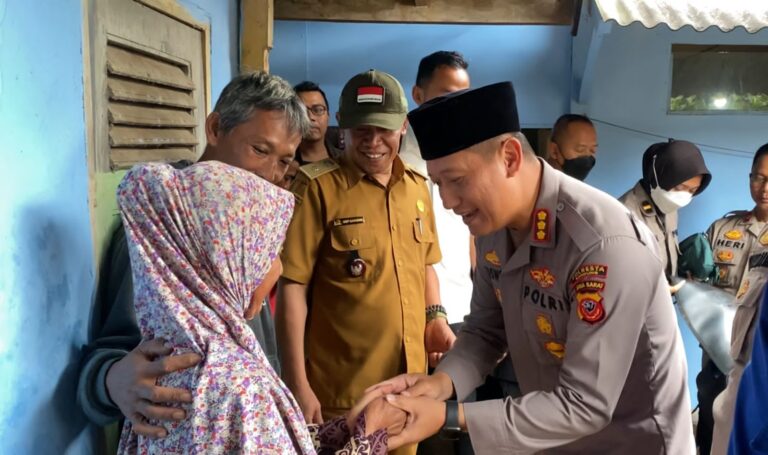 Tinggal Sebatang Kara, Emak Mimi Langsung di Datangi Kapolresta Bandung