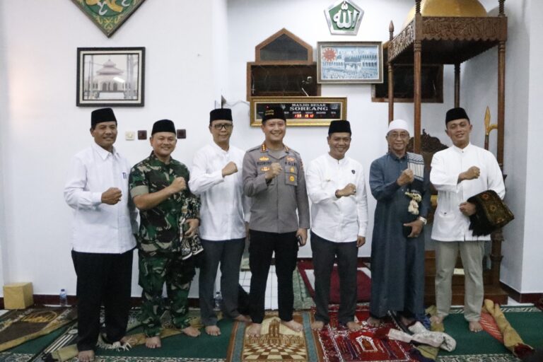 Kapolresta Bandung Bersama Bupati Laksanakan Safari Ramadhan 1444 H di Masjid Soreang