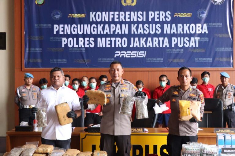 Dalam kurung waktu 1 bulan, 52 orang diamankan oleh Satresnarkoba Polres Metro Jakpus