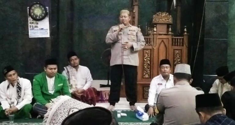 Polsek Kalideres Giat Sholat Tarawih Keliling dan Berikan Imbauan