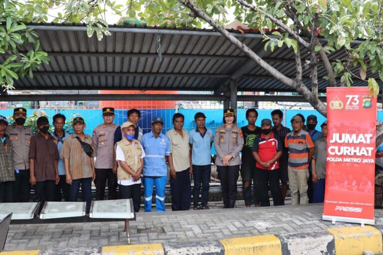 Wakapolres Pelabuhan TJ Pimpin Jumat Curhat Bersama Buruh TKBM dan Tukang Ojek Pangkalan