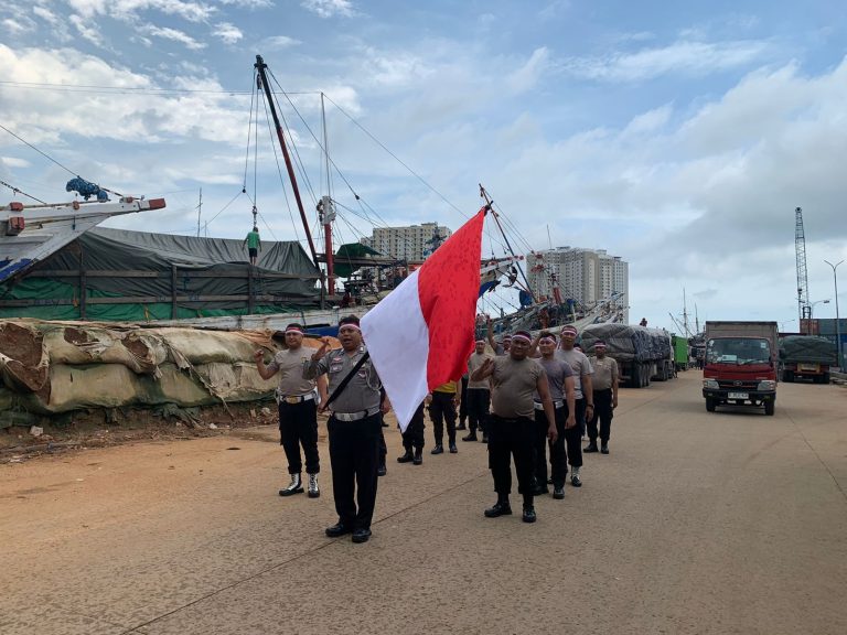 Personel Polsek Sunda Kelapa Melaksanakan Giat Revolusi Mental, Guna Wujud Cinta Tanah Air