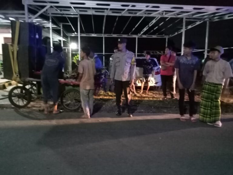 Antisipasi Perang Sarung, Personil Polsek Dukupuntang Polresta Cirebon Laksanakan Patroli Dialogis