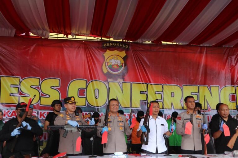Satgassus Rafflesia” Polda Bengkulu Berhasil Ungkap Home Industri Pembuatan Senpi Rakitan Dan Sita Ratusan Senpi Ilegal