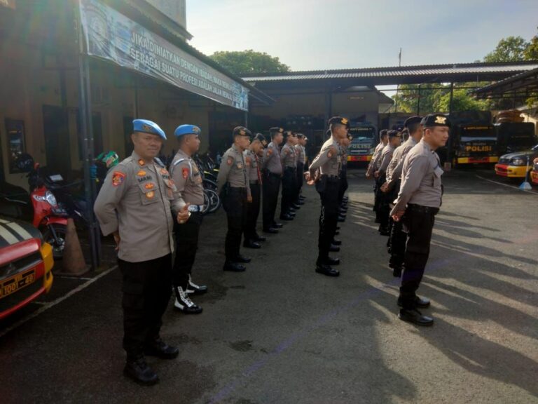Tingkatkan Kedisiplinan, Propam Polres Majalengka Cek Serta Awasi Apel Pagi Satfung