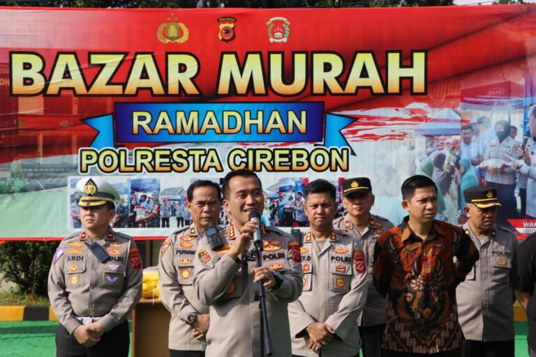 Ratusan Warga Padati Bazar Murah Ramadan Polresta Cirebon