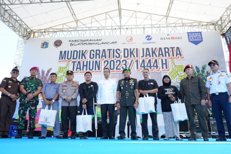 PJ Gubernur DKI Jakarta dan Kapolda Metro Jaya Berangkatkan 13.541 Pemudik Gratis
