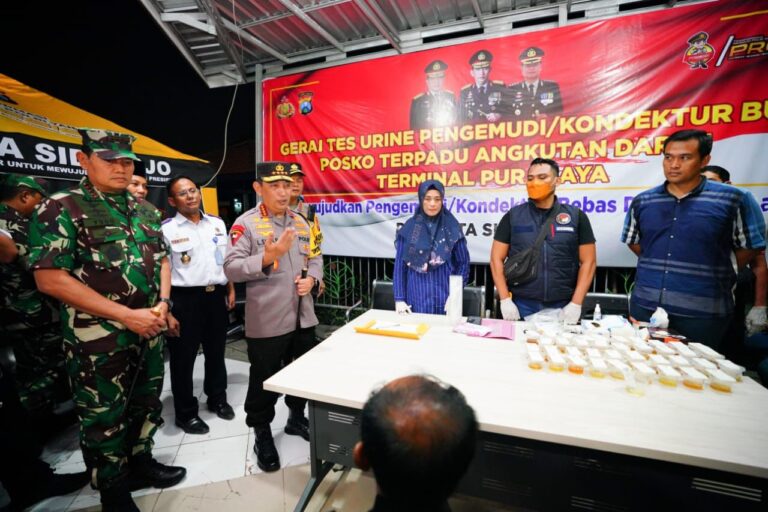 Pastikan Kesehatan Sopir dan Kelaikan Bus di Terminal Purabaya, Kapolri: Demi Keselamatan Pemudik