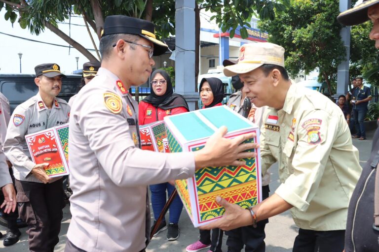 Jelang Lebaran, Polres Pelabuhan Tanjung Priok Berbagi Kebaikan dan Kebahagiaan