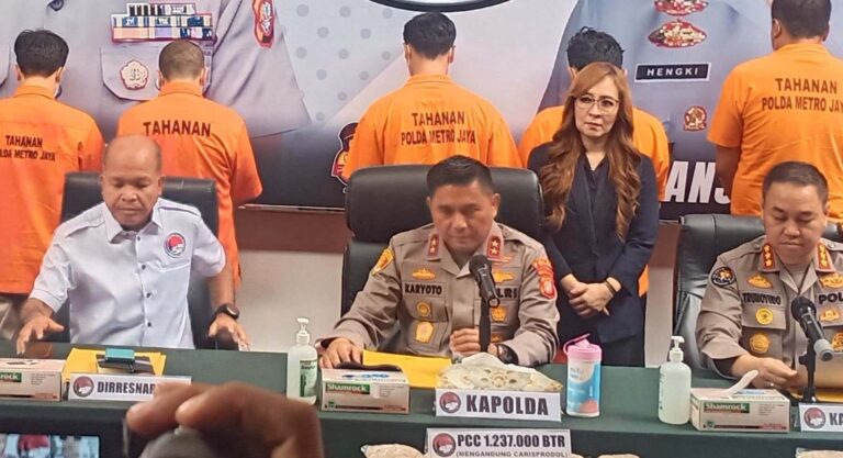 Polda Metro Jaya Grebek Gudang Penyimpan Obat-obat Daftar G di Kota Bekasi
