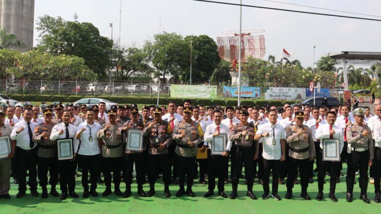Kapolresta  Bandara Soetta Berikan Penghargaan Kepada 130 Personel Berprestasi