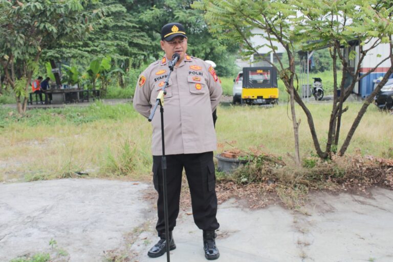 Polsek Kalideres Gelar Apel Persiapan Pengamanan Peringatan Hari Buruh