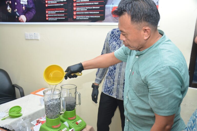 Direktorat Reserse Narkoba Polda Kepri melakukan pemusnahan barang bukti narkotika jenis Ekstasi