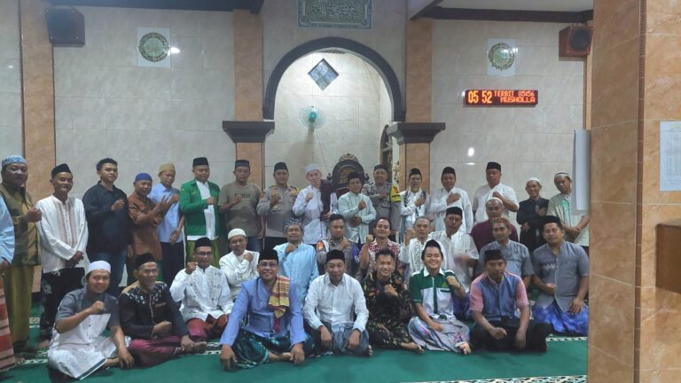 Viral: Polsek Kalideres Sholat Subuh Berjamaah Bersama Warga Tegal Alur, Jakbar