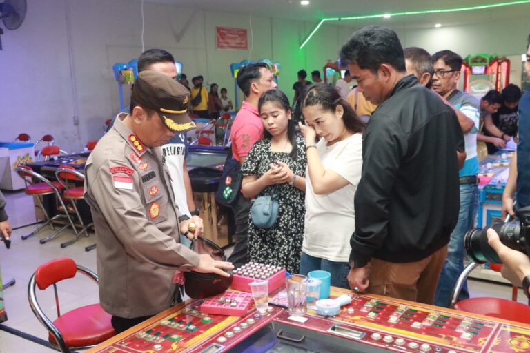 Kapolresta Barelang Bersama Dirreskrimum Polda Kepri Turun Langsung Lakukan Pengecekan Gelanggang Permainan Gelper di Kota Batam