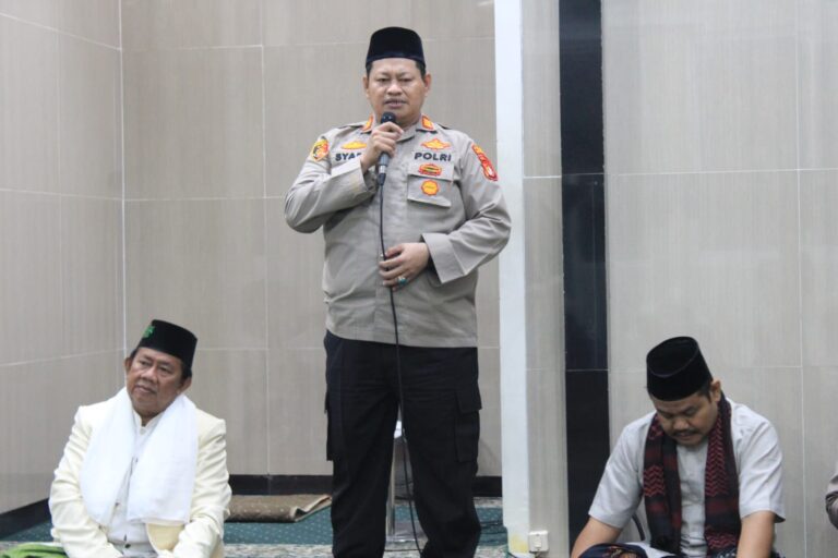 Kapolsek Kalideres Sholat Subuh Berjamaah dan Berikan Himbauan Kamtibmas