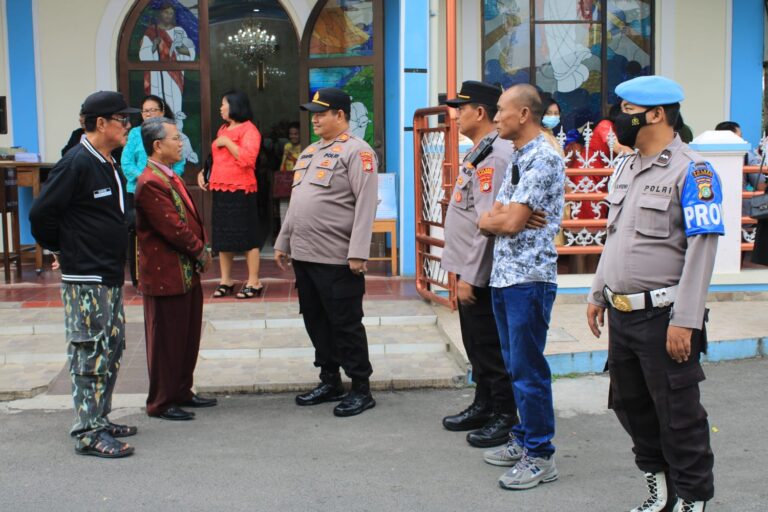 Kapolsek Kalideres Cek Persiapan Pengamanan Ibadah Kenaikan Isa Al-Masih di Beberapa Gereja