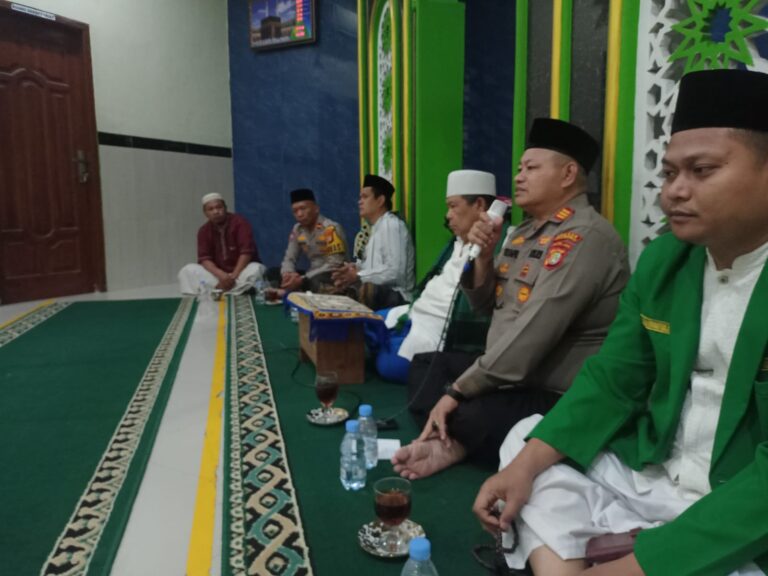 Polsek Kalideres Melaksanakan Kegiatan Suling dan Memberikan Himbauan Kamtibmas di Mushola